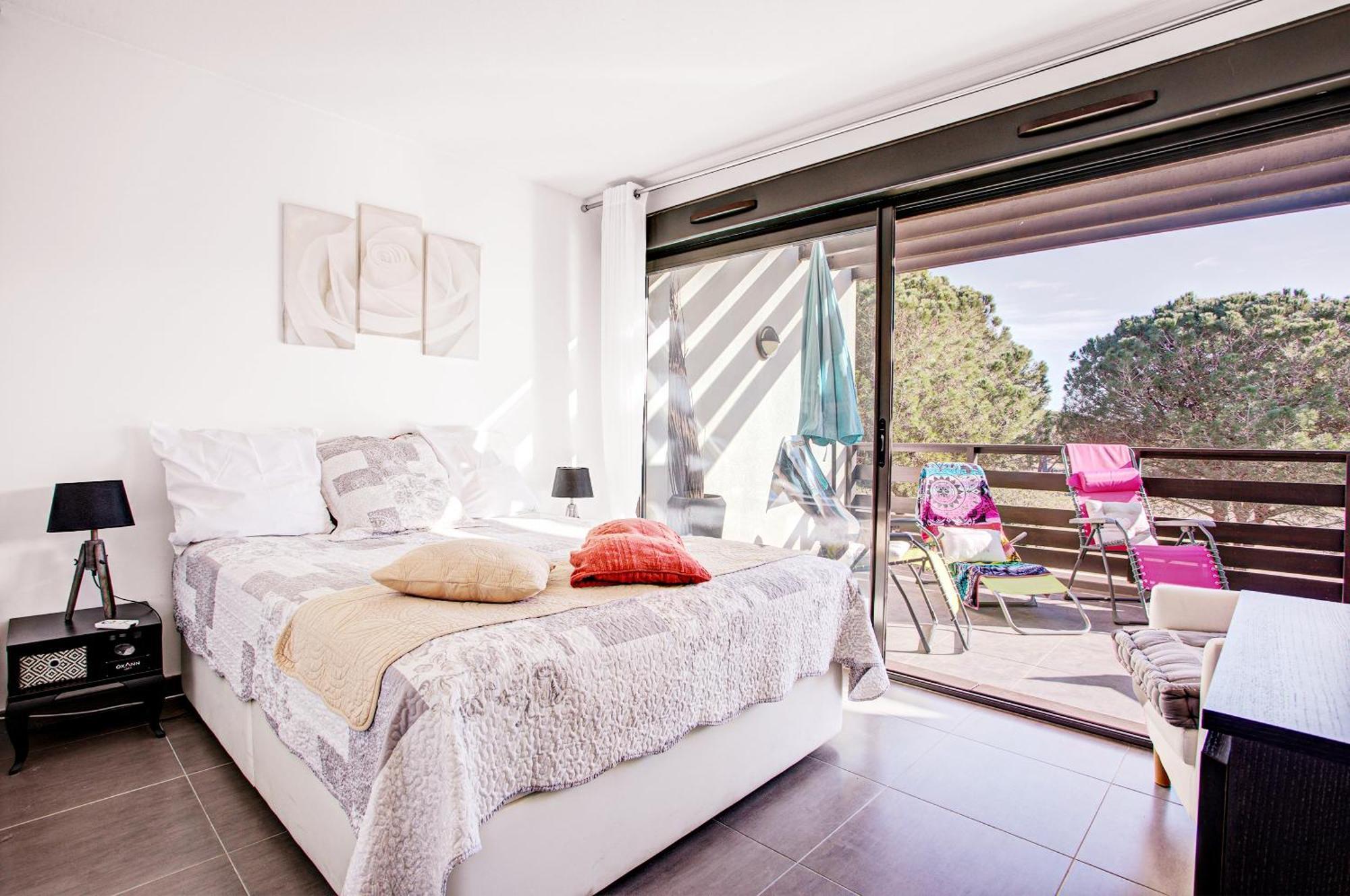 Vert Paradis - Vue Apaisante Sur Golf, Pins Parasols, 2E Etage - 80 M2 Dont Terrasse Avec Pergola, 2 Chambres, 3Et Iles, 3 Clim, Wifi - Piscine, Parking Et Park A Velos, Ascenseur - En Option Linge, Menage - Pistes Cyclables, Mer A Proximite Сен-Киприен Екстериор снимка