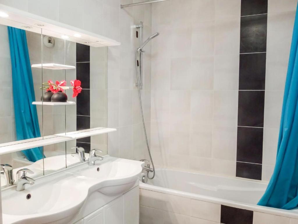 Vert Paradis - Vue Apaisante Sur Golf, Pins Parasols, 2E Etage - 80 M2 Dont Terrasse Avec Pergola, 2 Chambres, 3Et Iles, 3 Clim, Wifi - Piscine, Parking Et Park A Velos, Ascenseur - En Option Linge, Menage - Pistes Cyclables, Mer A Proximite Сен-Киприен Екстериор снимка